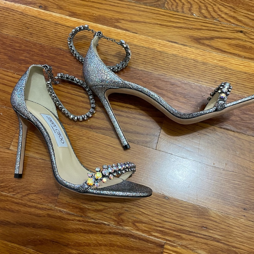 New JIMMY CHOO
Shiloh 100 embellished iridescent leather sandals 37